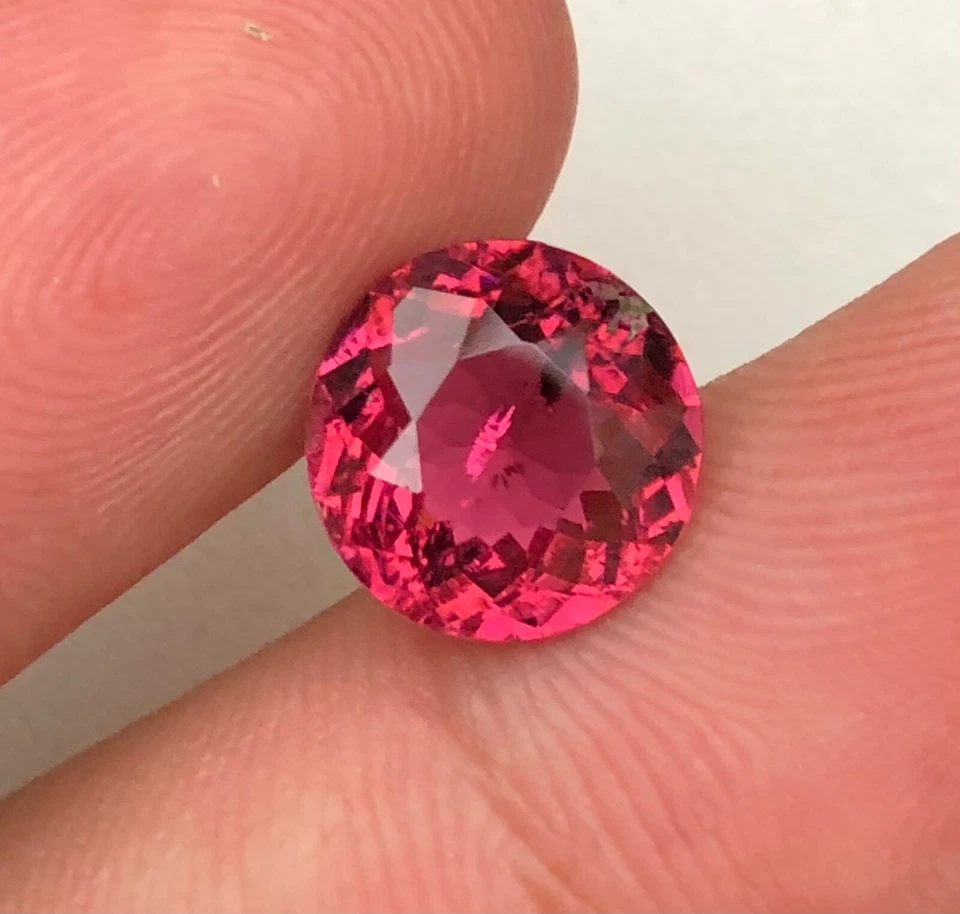 Turmalina roja corte natural de 3,46 quilates, piedra preciosa suelta de Afganistán Foto 3 de 4