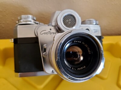 Lot 128 - A Zeiss Ikon Contarex Bulls-Eye 35mm SLR