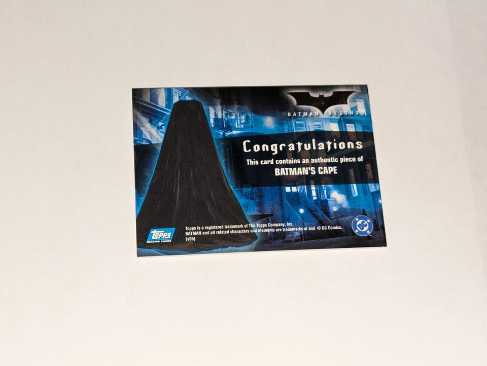 2005 Topps BATMAN BEGINS BATMAN'S CAPE MEMORABILIA Movie CARD CHRISTIAN BALE - Image 2 of 2