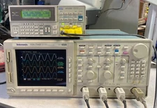 Tektronix TDS754D Oscilloscope 500MHz 2GS/s 13 1F HD 2M 2F 2C CEM JIT EYE PRT