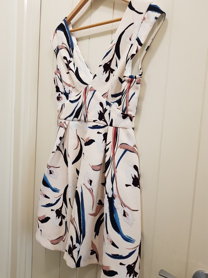 ZARA Trafaluc VNeck Fit And Flare Dress Abstract Floral Size Eur M/Aus