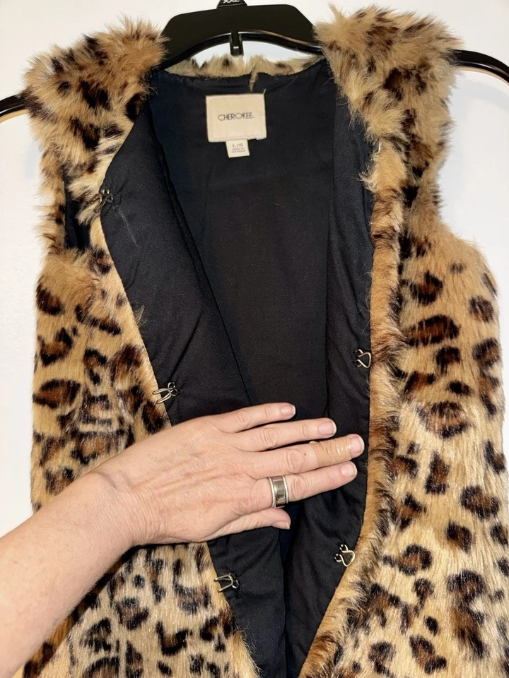 Chaleco con estampado animal de leopardo guepardo de piel sintética Cherokee talla grande para niña otoño invierno Foto 2 de 4