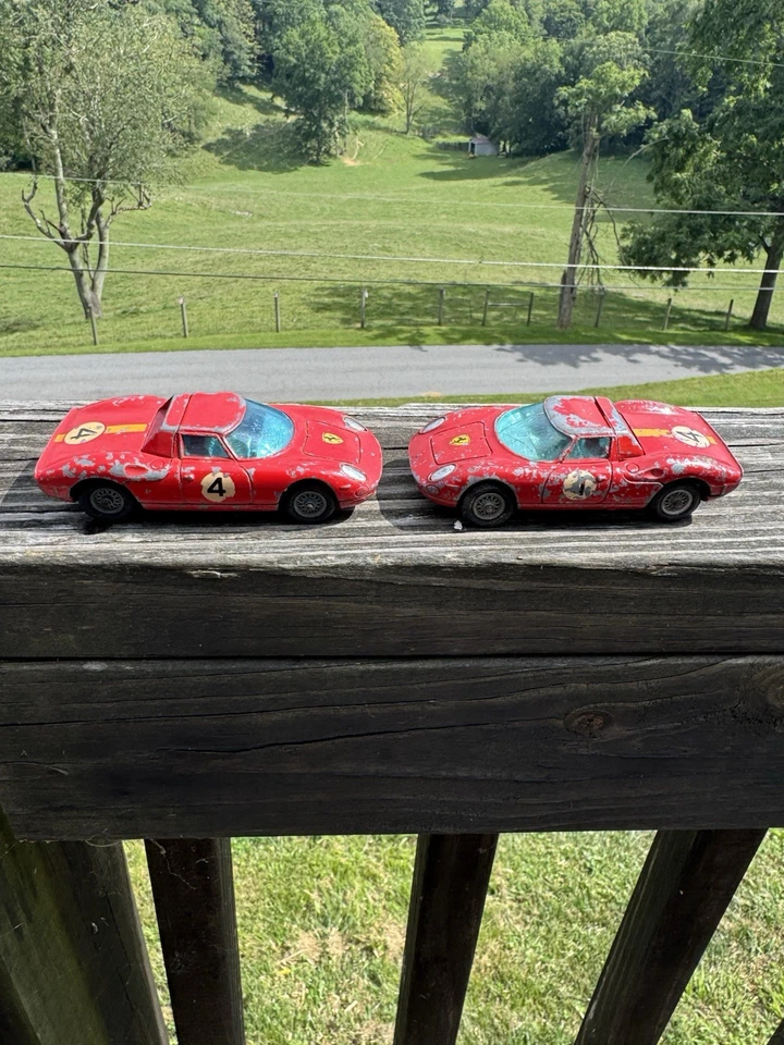 Lote de 2 coches Corgi Ferrari 250 Le Mans - neumáticos de repuesto, pérdida de pintura, vidrio agrietado Foto 2 de 4