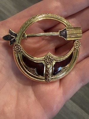 Vintage Edgar Berebi Signed Etruscan Revival Brooch Red Enamel Arrow Pin