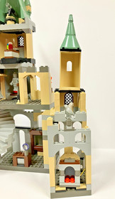 2001 LEGO Harry Potter: Hogwarts Castle (4709) - 99% COMPLETE!