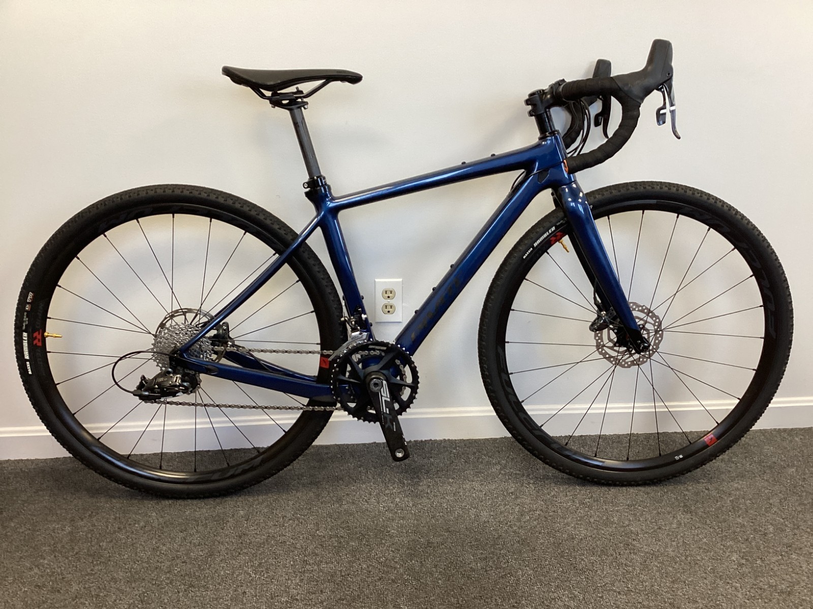 2022 PIVOT Vault Carbon Gravel Bike Size XS Blue