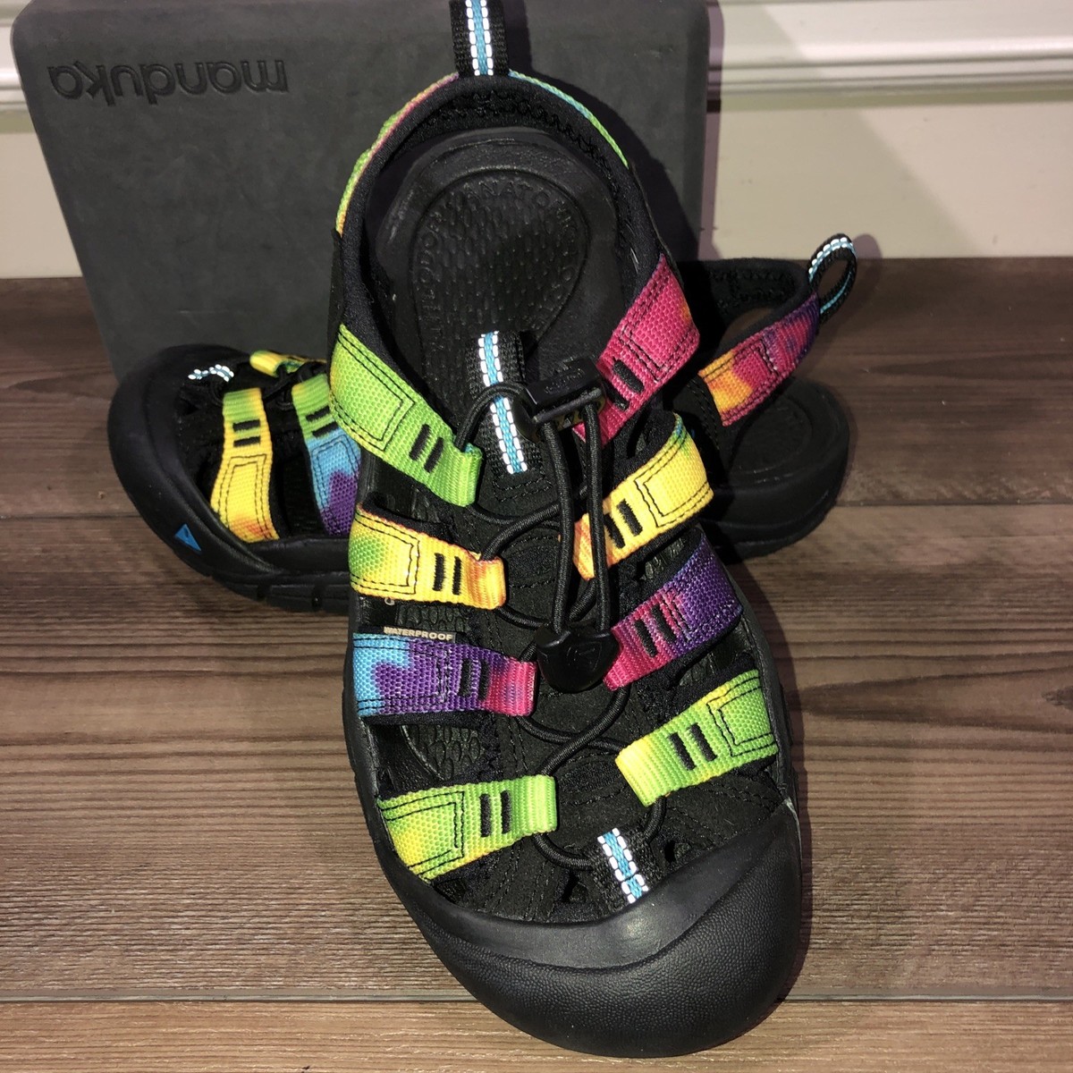 Keen women's Newport retro, tie-dyed/multicolored sandals, size