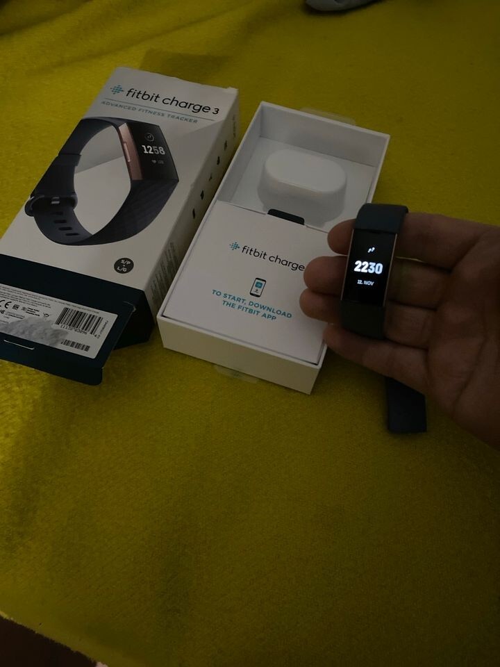 FitBit Charge Fitnesstracker Grau/Schwarz Acquisti Online su