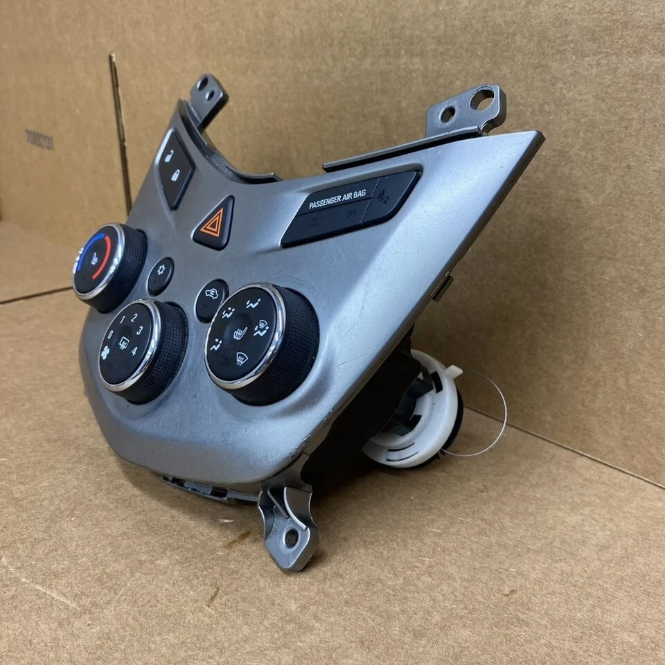 2015-2016 Chevrolet Sonic AC Heater Climate Temperature Control Unit 545329302 - Image 3 of 4
