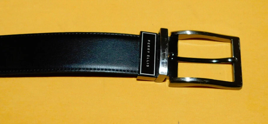MEN'S PERRY ELLIS BLACK/BROWN GENUINE LEATHER REVERSIBLE BELT SIZE 40/100cm.. - Image 2 of 4
