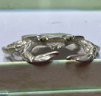 Vintage Sterling Silver .925 Artisan Mexico Crab wGreen Eyes Brooch 1 1/2'' W 