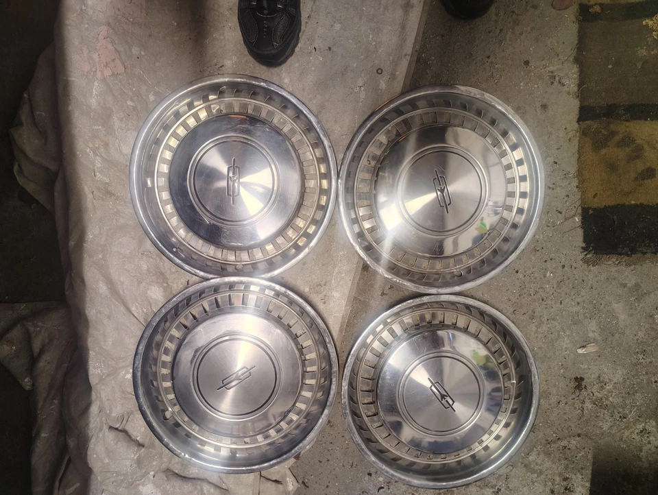 4 cubiertas de rueda Oldsmobile de 15 pulgadas Foto 2 de 2