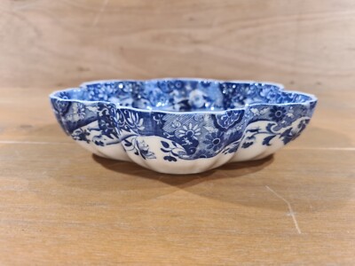 SPODE ITALIAN PATTERN 22,5 cm Durchmesser runde gelappte Schale. Ovale blaue Markierung. Gebraucht.