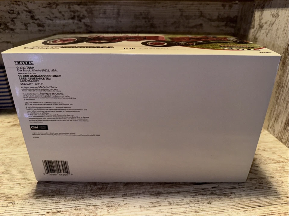 1/16 Scale  Farmall M, Farmall 100th Anniversary Edition Ertl Prestige - Image 3 of 4