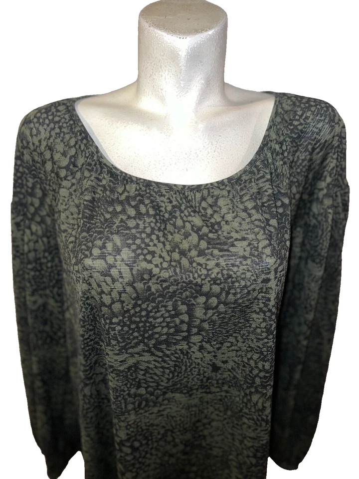 Camisa Boho Manga Larga Estampado Abstracto Verde Negro Talla Grande X 1X AVA & VIV Foto 2 de 4