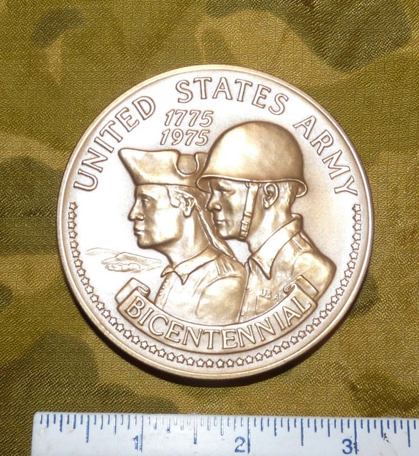 Original US Army 1975 200th Anniversary Cast Metal Paperweight Or Desk 