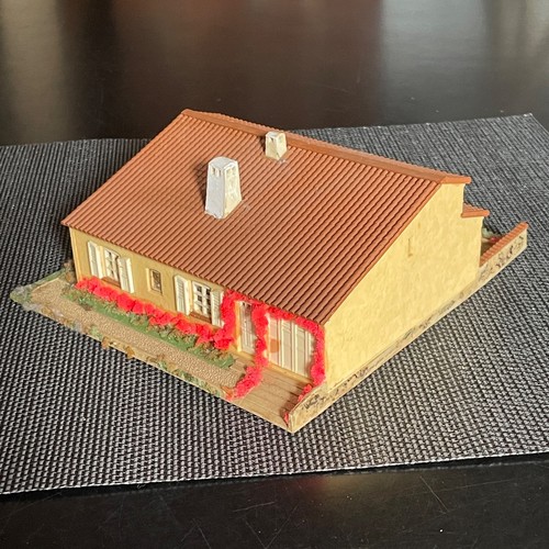 6.5" Jouef HO Scale Plastic Model Modern House w Scenery Maisons Balancy VINTAGE