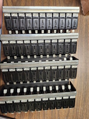 44x Sensata-Airpax IEG1-1-51-20.0-01-V Breakers. Max V 20, Amps 20, Trip Amps 25