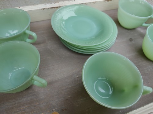 Vintage Set of 5 Jadeite Teacups and Saucers, Anchor Hocking Fire-King Jane Ray - Picture 5 of 12