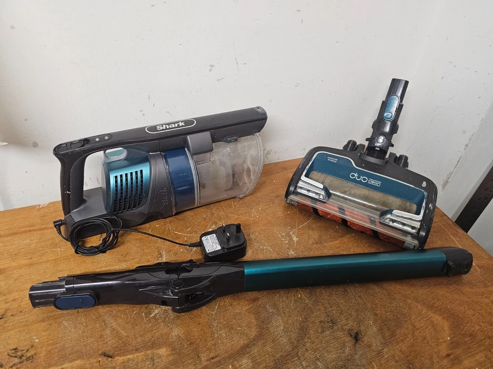 Shark IZ201UKT T6 Cordless Vacuum Cleaner Anti Wrap Blue with Pole & Motorhead - Image 2 of 4