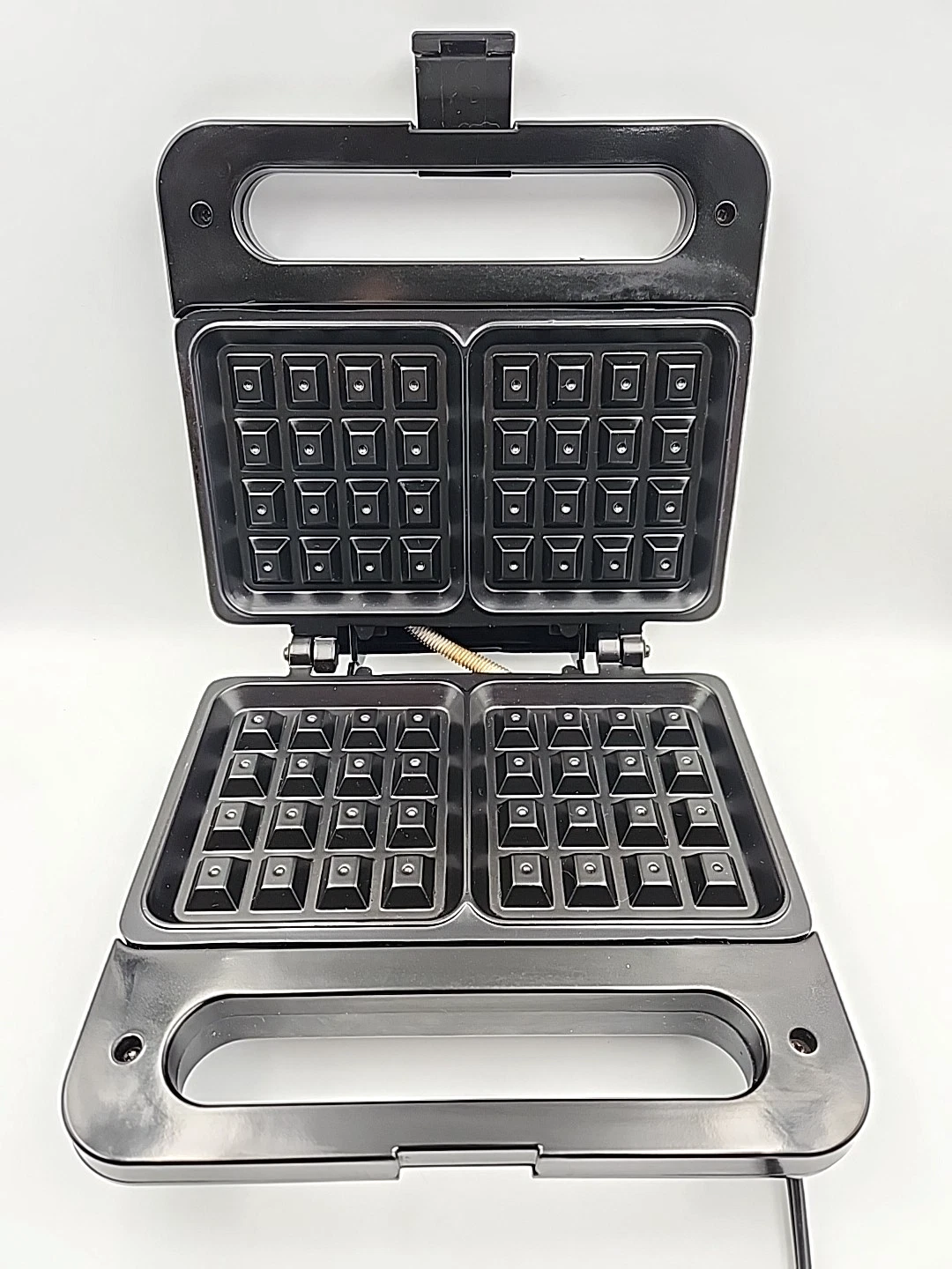 Salton Belgian Waffle Maker Model WM-4 Vintage Electric, Black, Non-Stick Works