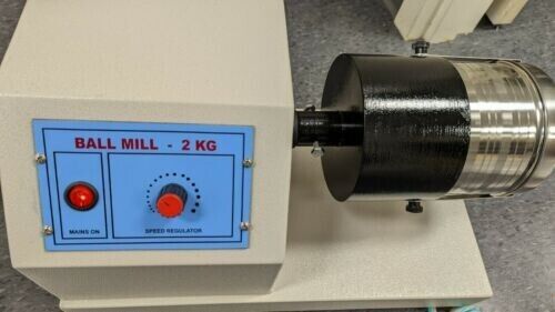 Mulino a sfere da laboratorio 110 V 2 kg sfere SS resistenti 10 (15 mm) e 35 (8 mm) - Foto 3 di 5