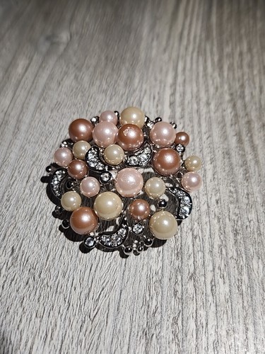 Unbranded Faux Pearl Brooch