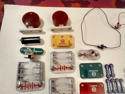 John Adams Hot Wires Electronics Kit – Over 100 Snap-Together Experiments For Kids & Beginners