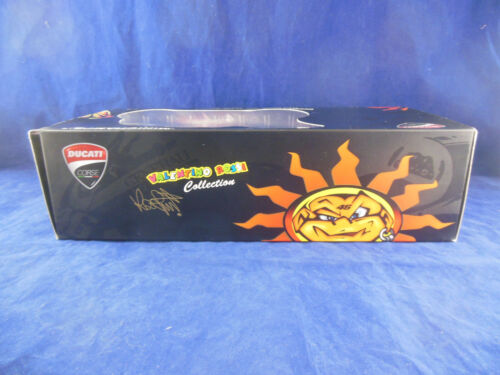 Minichamps 122 110046 Ducati Desmosedici GP 11 Valentino Rossi MotoGP 2011 - Picture 5 of 6