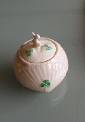 Belleek Porzellandose für Kleine Sachen wie Süßstoff, gebraucht