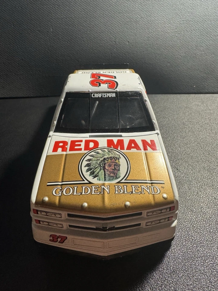 Литой под давлением грузовик David Green Red Man Craftsman 1:24 - Изображение 4 из 4