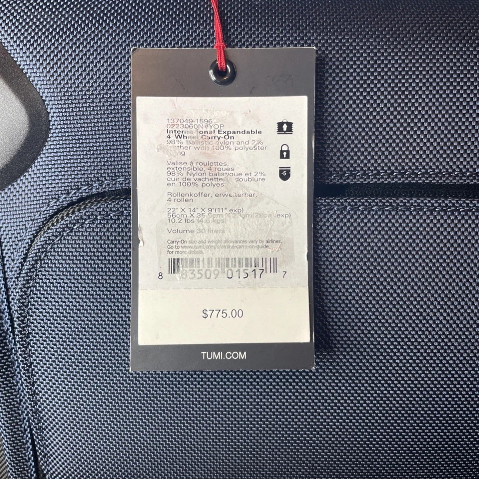 Nuevo con etiquetas Tumi Gen 4.2 azul marino y negro internacional expandible 4 ruedas para llevar ($775) Foto 2 de 4