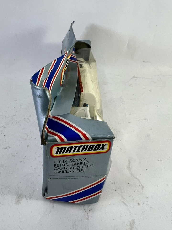 MATCHBOX Convoy CY 17 Scania Petrol Tanker Camion Citerne Tanklastzug 1983 NEW - Immagine 4 di 4