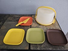 Tupperware Kids Toys Mini Cake Carrier w Handle 1498, plates, server 6 Pc set