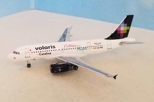 AC411250 AeroClassics A319 1/400 Model XA-VOC Volaris