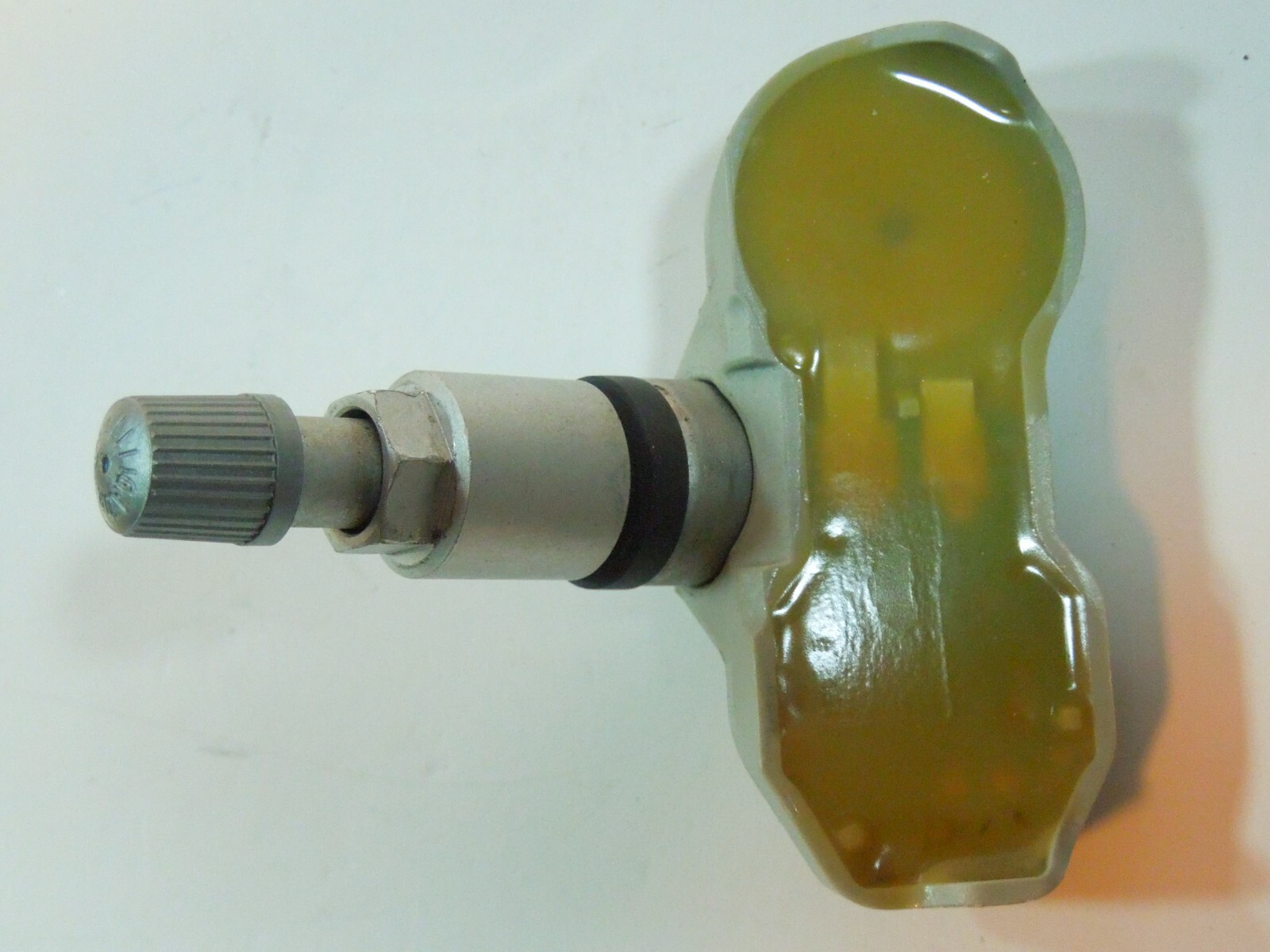 ASTON MARTIN TIRE PRESURE SENSOR TPMS CD23-360671-DA OEM NEW CD23-360671-DA-PK