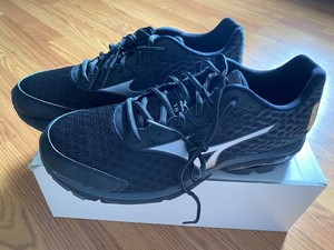 mizuno wave rider 18