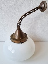 Sehr schöne Jugendstillampe mit Milchglas Schirm und Messing Aufhängung um 1910