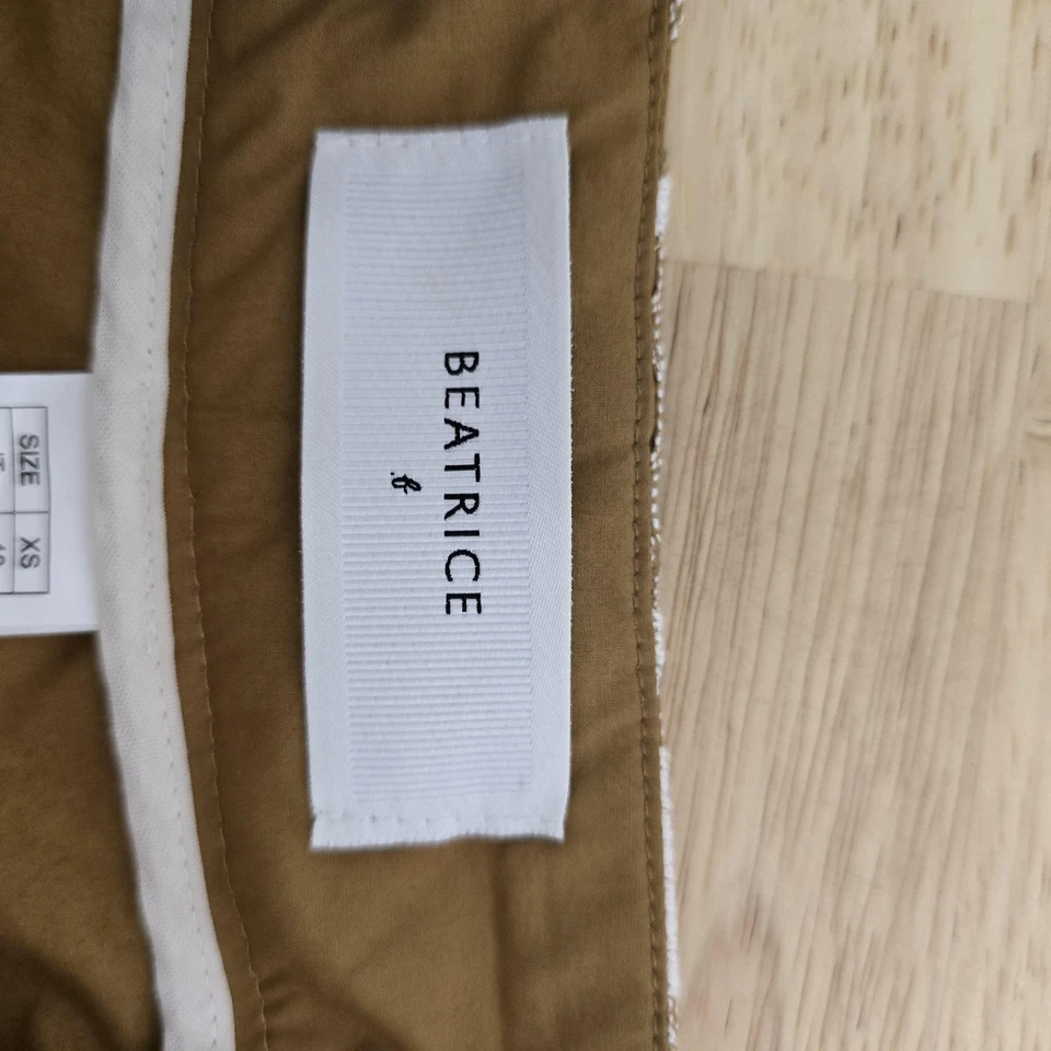 Pantalones Cortos Beatrice Para Mujer XS Marrón Blanco Encaje Superposición tiro alto Sol Estampado Floral Foto 3 de 4