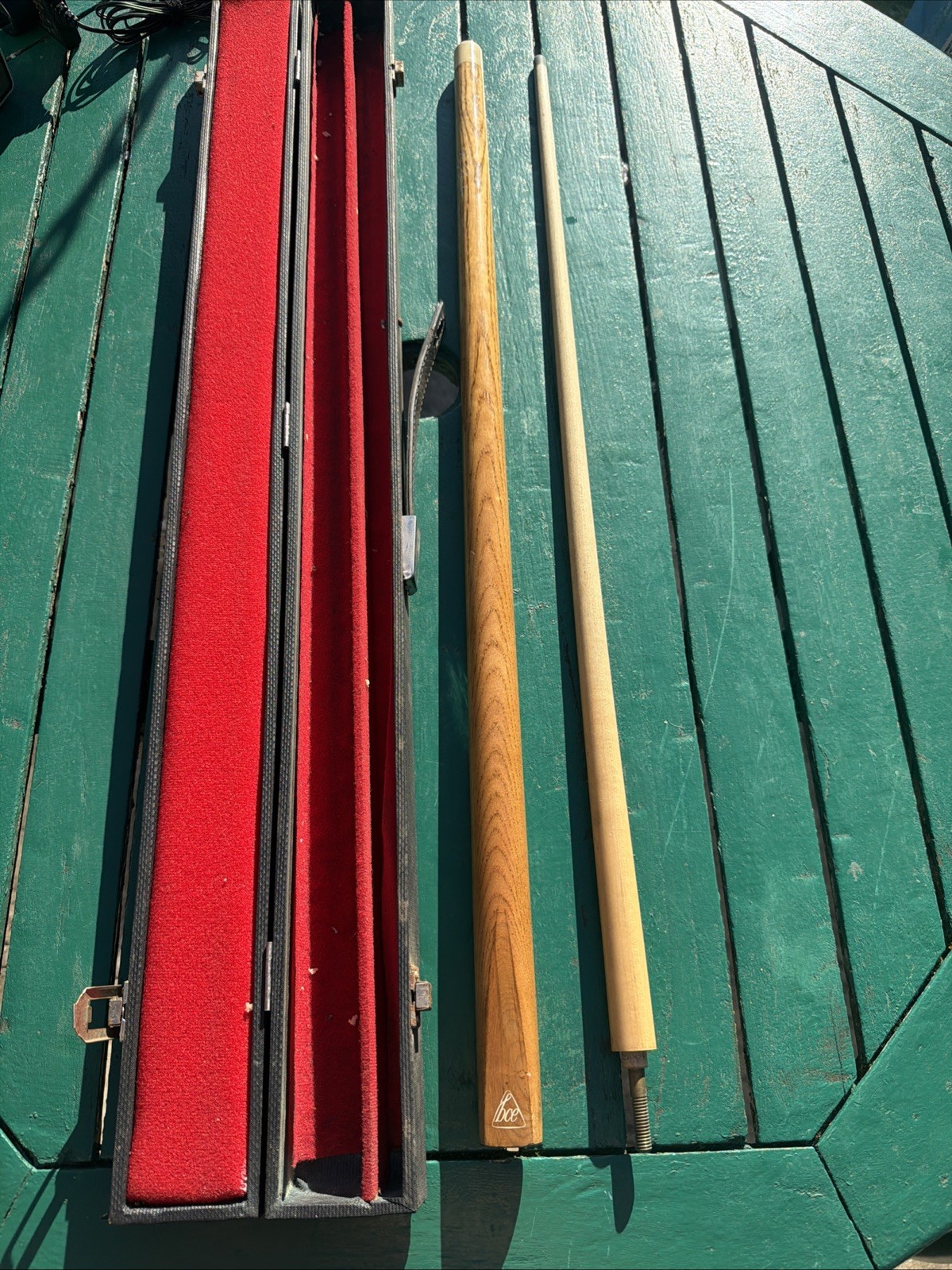 RAY REARDON (BCE) LIMITED EDITION SNOOKER CUE.with a signature on