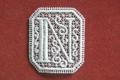 Länglicher Buchstabe/Initiale N - Spitzenmotiv/Applikation/Patch/Basteln/Kartenbasteln