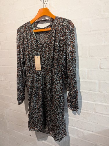 Vestido Scotch & Soda BNWT Verde Estampado Animal Talla UK 8 - 10 / EU 36 PVP £175 - Imagen 3 de 9