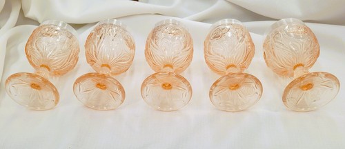 VINTAGE SET OF 5 PINK GLASS ROSE EMBOSSED PATTERN WINE GLASSES GOBLETS - Picture 4 of 7