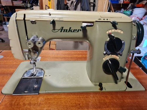 alte Schranknähmaschine ( Anker-RZ Automatic)