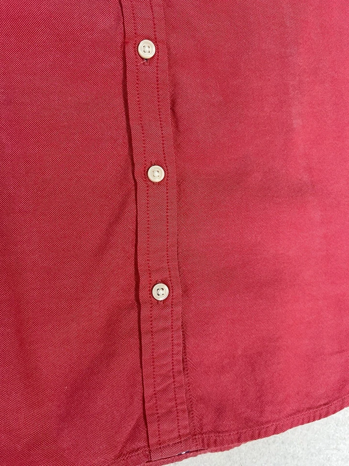 Camisa Oxford Banana Republic Para Hombres Pequeña Manga Larga Con Botones Roja Foto 2 de 4