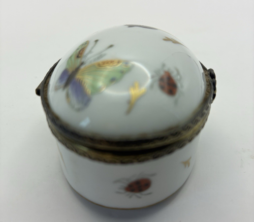 Porcelain Hinged Trinket Box Decorated Butterflies And Ladybirds - Foto 4 di 12