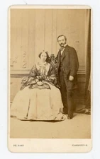 CDV PHOTO, a couple standing her sitting fashion dress by HOFF in Frankfurt 1860