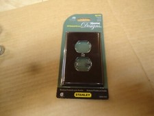 OIL RUBBED BRONZE OUTLET WALL PLATE LOOKS BLACK