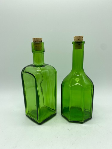 Set of Two Vintage Wheaton NJ Green Glass Bottles 6" with Cork - Bild 2 von 6