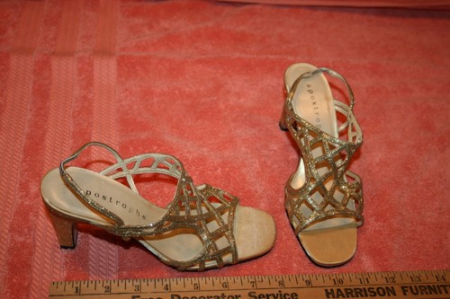 Women's Apostrophe Daria 2 Gilder Gold Heels Shoes size 5 1/2 - Picture 3 of 5